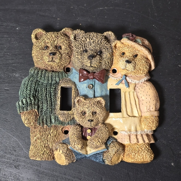 Vintage Fiji Resin Teddy Bear Family Light Switch Cover/ Plate Cottage Core 90s - Picture 2 of 3